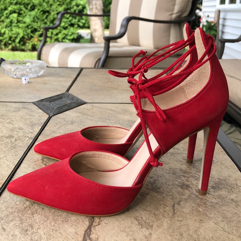 BRAND NEW Steve Madden Suede Heels with ankle tie